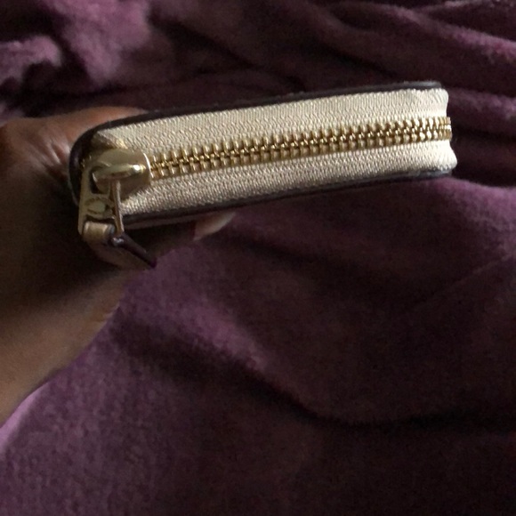 Coach embossed (signature) wallet - Picture 3 of 6